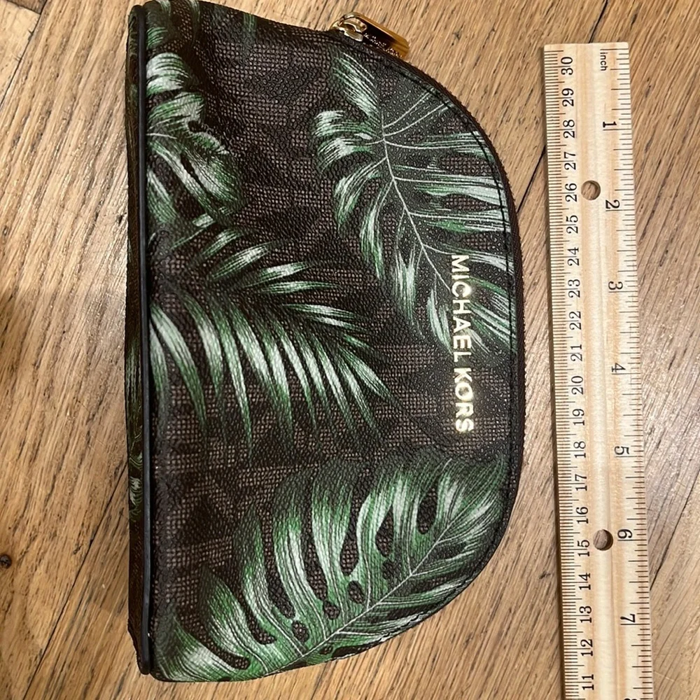 Michael Kors Jet Set palm print cosmetic case -excellent condition - - Picture 2 of 7